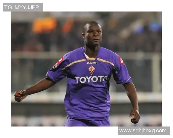 小坦克型足球明星的崛起与传奇旅程探索